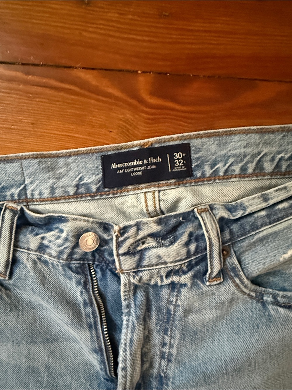 Abercrombie distressed loose jeans - Picture 2 of 4